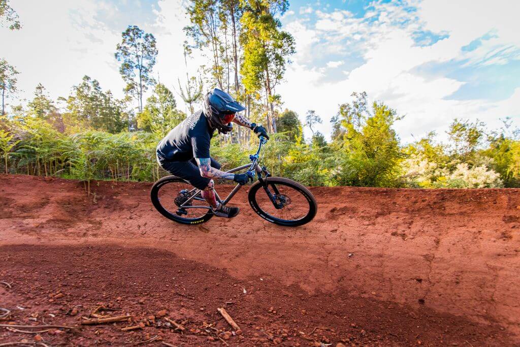 Roost nero railing a berm - roost bike - roost bike Roost Nero Railing a Berm