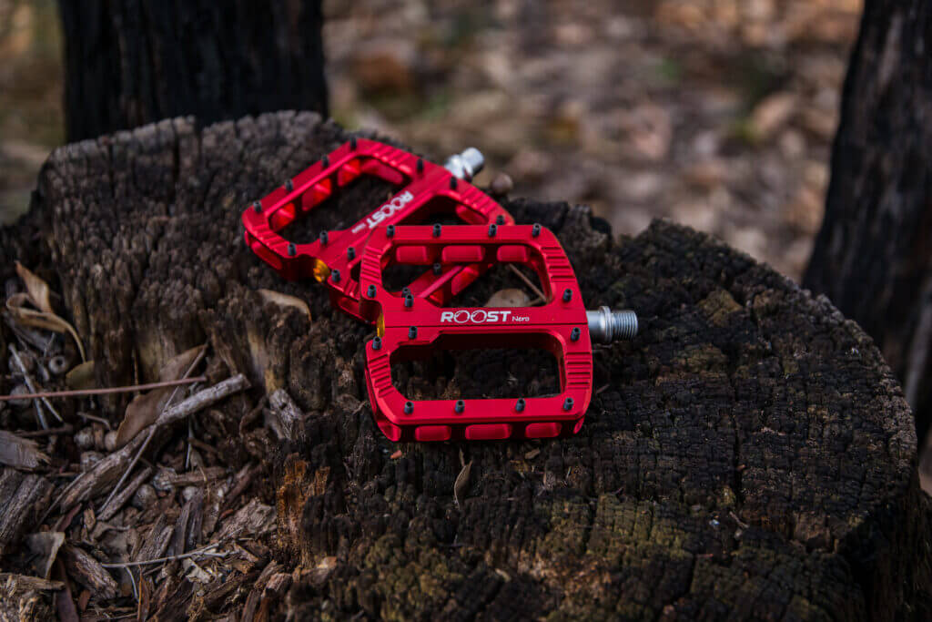 Roost Nero pedals in Red
