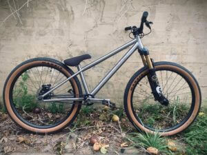 Roost Nolan dirt jump bike