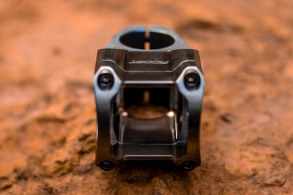 Roost Dominator Titanium Stem front view