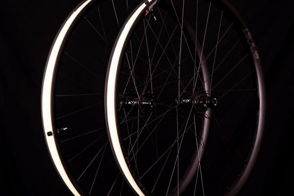 Roost Nero Carbon Wheelset